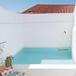Villa White Patio