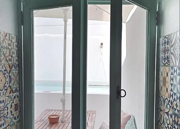 White Patio Villa Pera